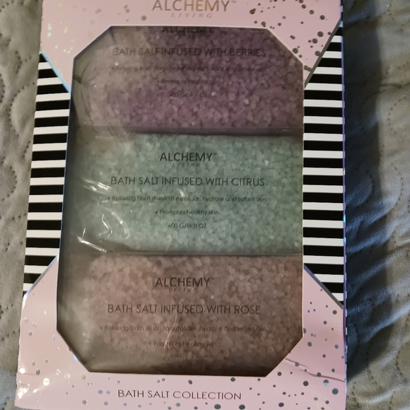 NWT! Bath Salt Set - Picture 2 of 8